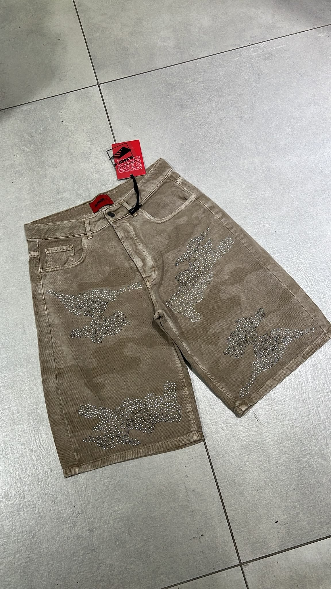 BERMUDA BUNKER MIMETICO BORCHIE 231