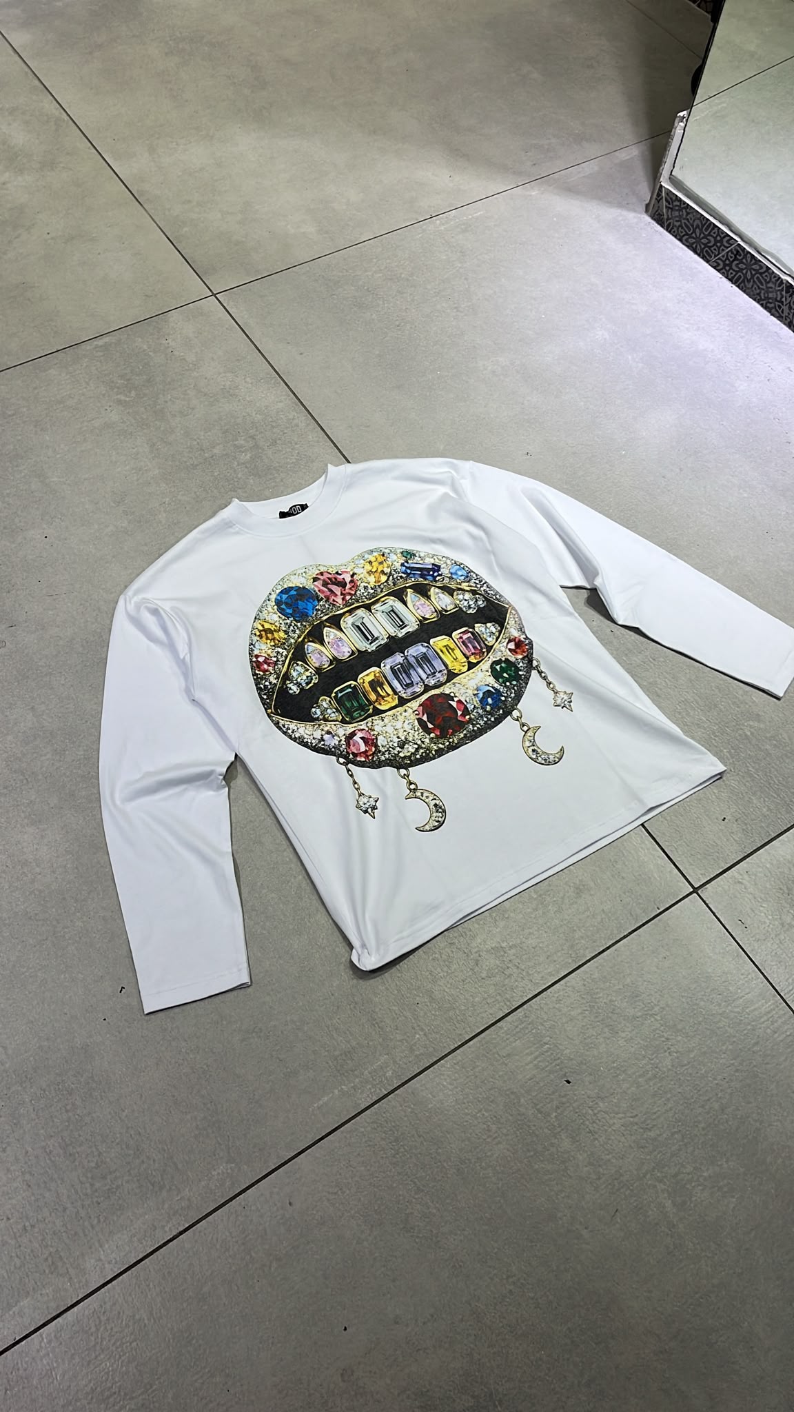LONGSLEEVE LIPS JEWELA 4979